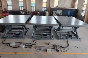 遵义冷链物流基地升降平台安装完工